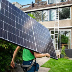 Zonnepanelen laten plaatsen